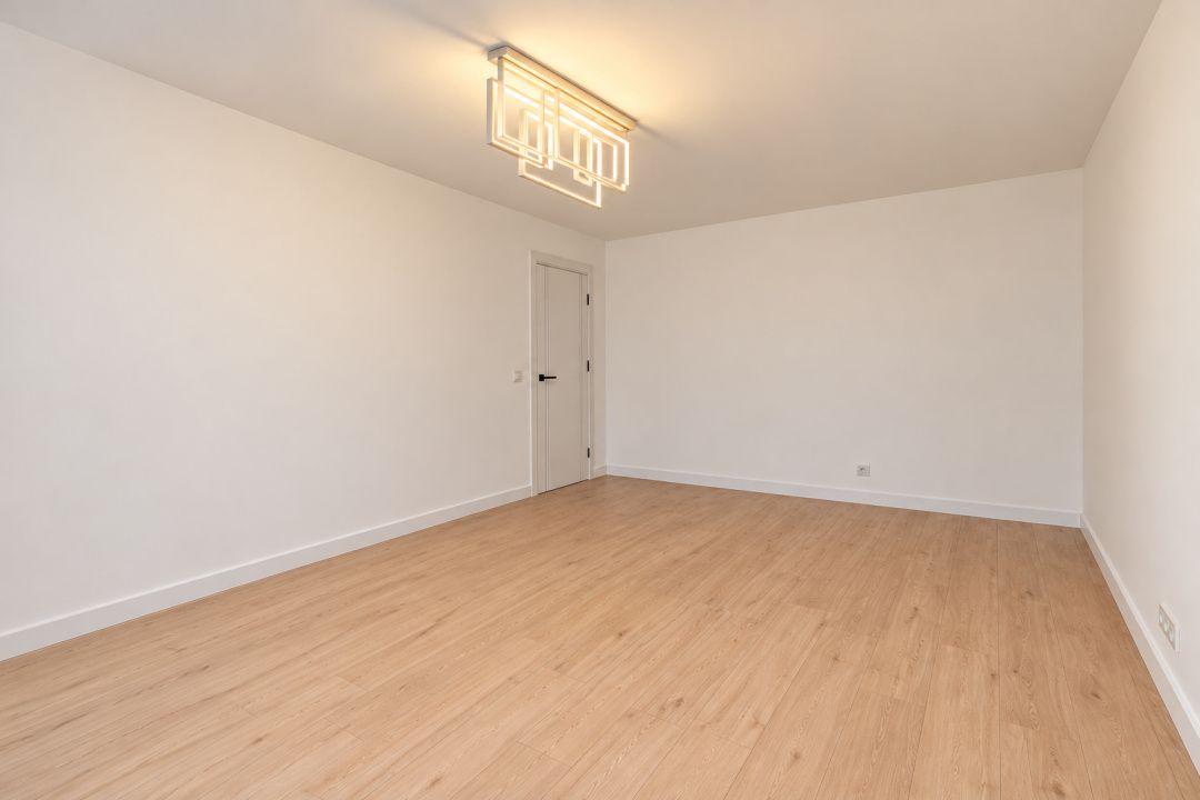 2 camere | 60 mp | Renovare integrală PREMIUM | Vedere munte | 0% comision – fotografia 3 din 10