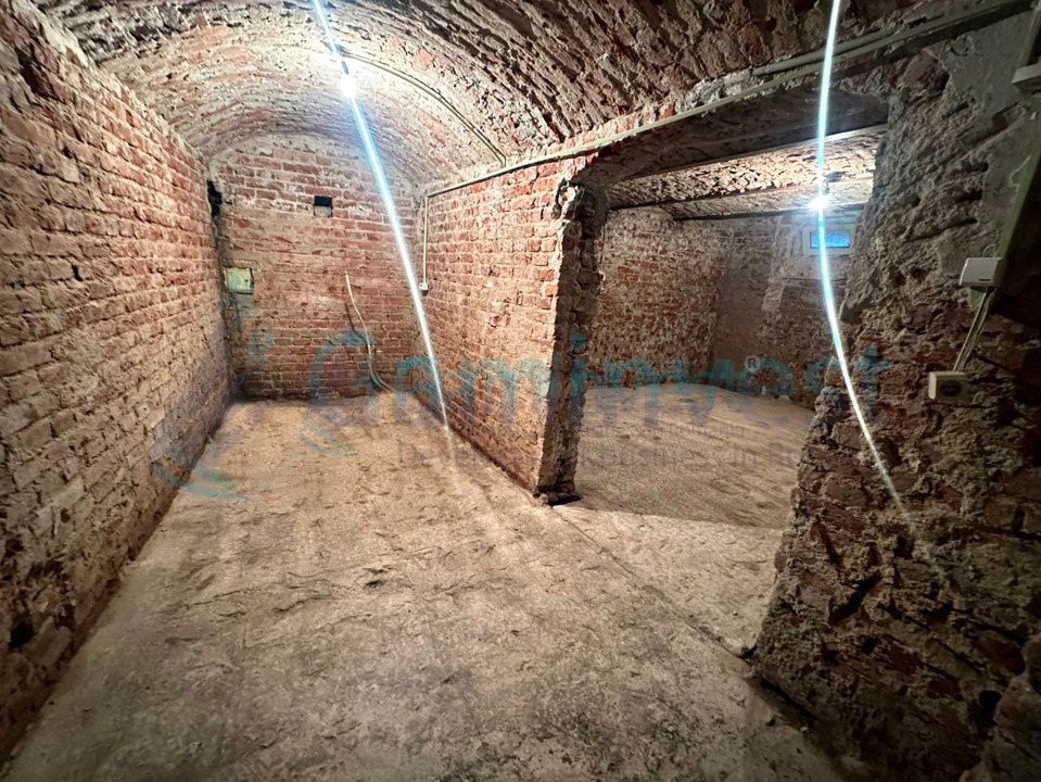 Casă ultracentrală cu apartament și demisol, zona Republicii pietonala, Oradea – fotografia 8 din 11