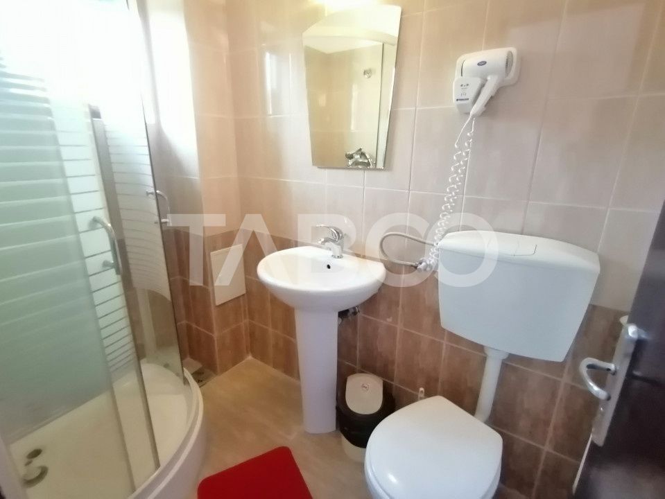 Pensiune 13 camere 16 bai sauna piscina si teren 1565 mp Cisnadioara – fotografia 19 din 42