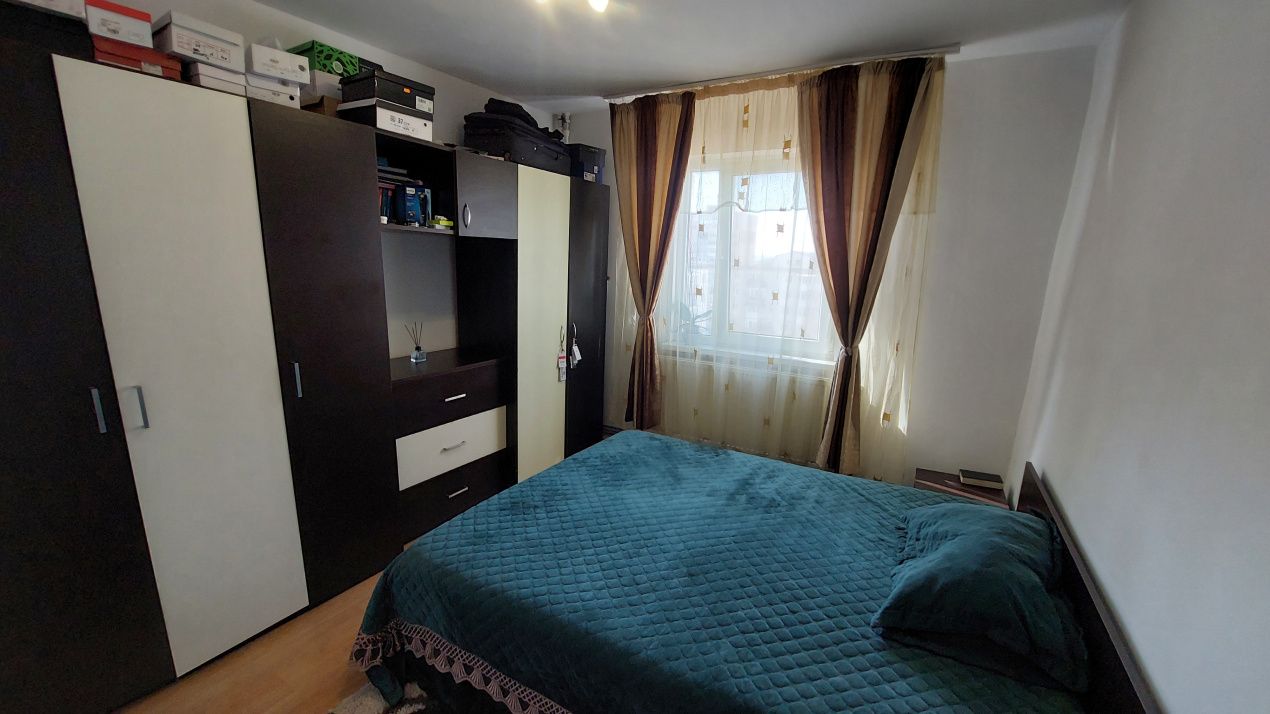 Apartament trei camere semidecomandat, etajul 5, Craiovita zona Niella – fotografia 3 din 7