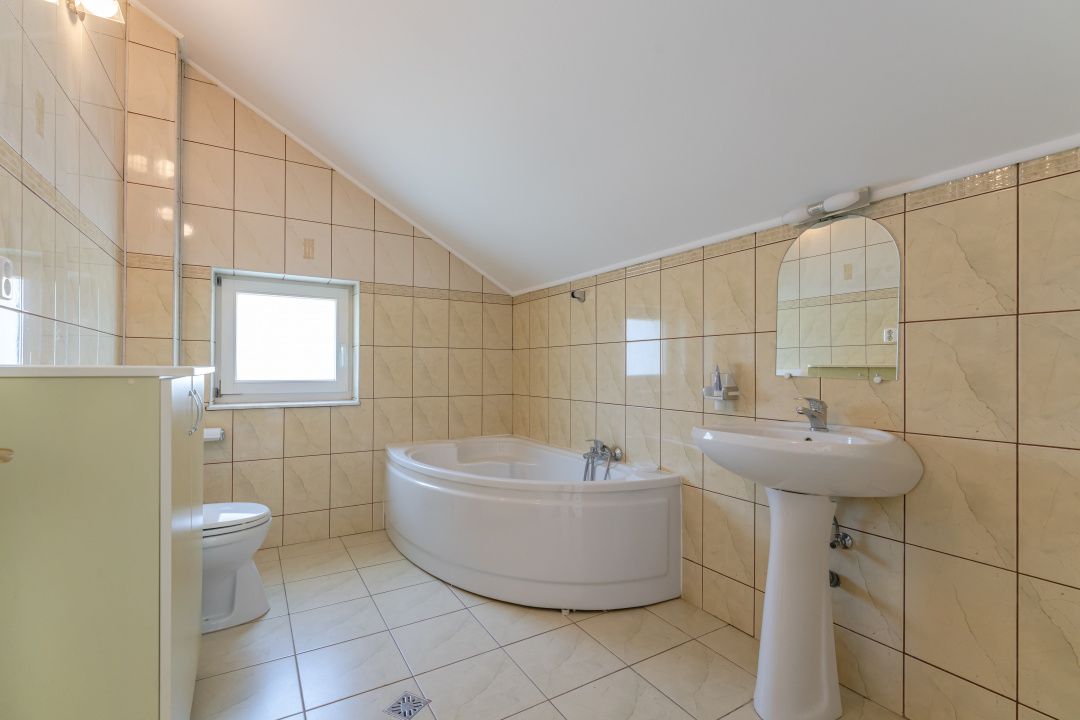 Vilă tip duplex în mijlocul naturii | 6 camere | Garaj, terasă și 5 dormitoare – fotografia 14 din 17