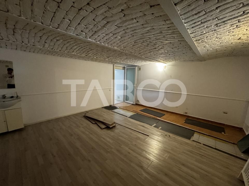 Spatiu comercial de inchiriat cu 4 camere 85 mpu Central Sibiu – fotografia 5 din 12