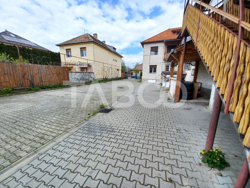 1200 mp teren cu casa individuala de  renovat in zona buna din Sibiu – fotografia 1 din 8