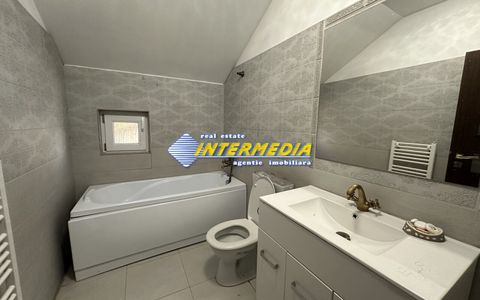 Proprietate 2 case curte pavata Teren 700 mp Hotel CETATE gard utilitati