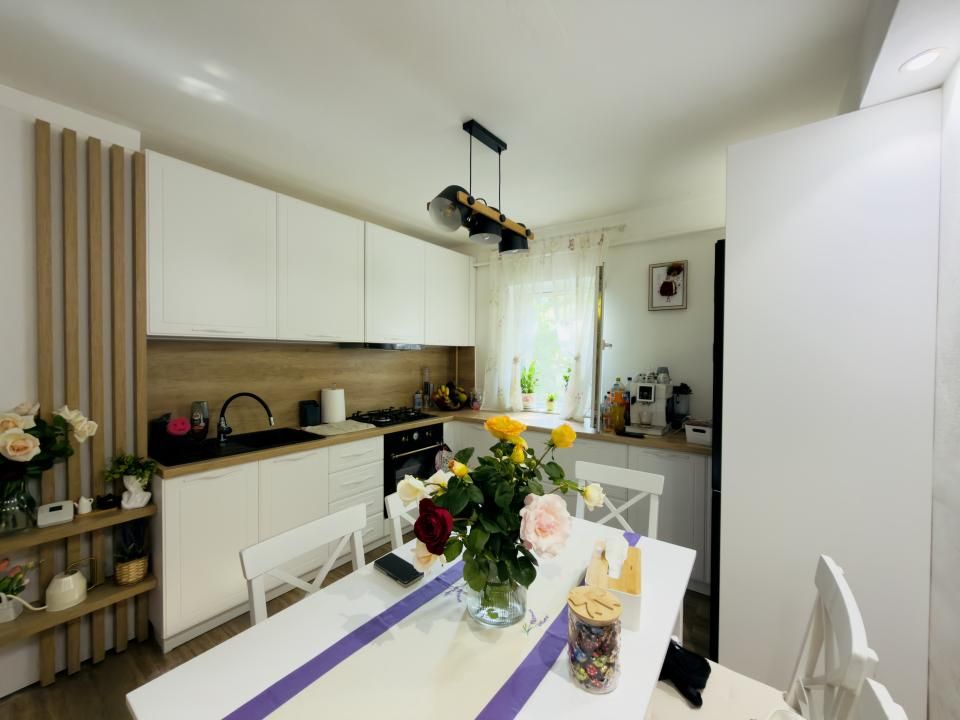 Apartament 3 camere, decomandat, etaj 1, zona Aradului – fotografia 2 din 16