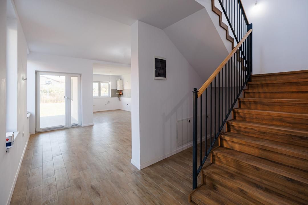 Duplex P+E în Moșnița Nouă, 3 dormitoare, 3 bai, teren 403 mp. Comision 0% – fotografia 8 din 56