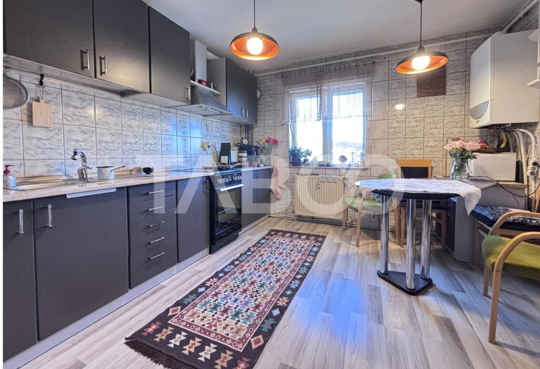 Apartament  4 camere vanzare Piata Flora Manastur – fotografia 1 din 8