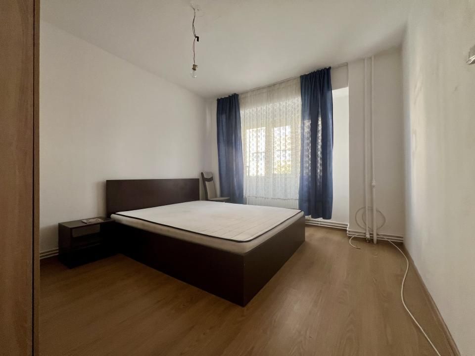 Apartament 4 camere, 77 mp utili, etaj 1, decomandat - zona Liceul Auto – fotografia 3 din 9
