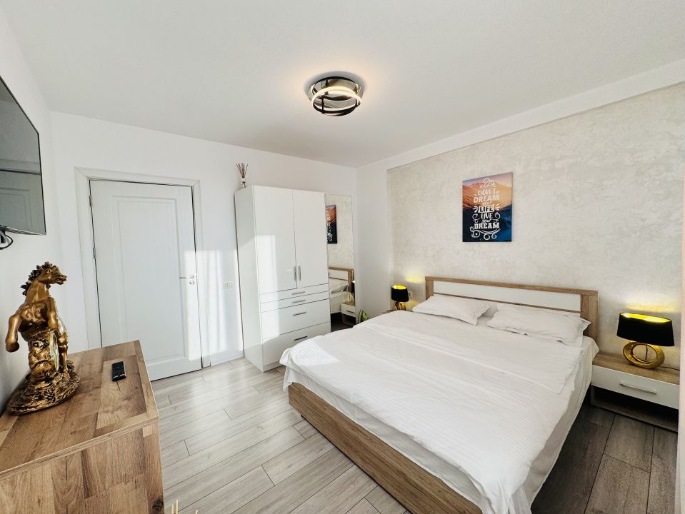 Apartament cu 3 camere complet mobilat si utilat, vedere spre  Mare – fotografia 12 din 18