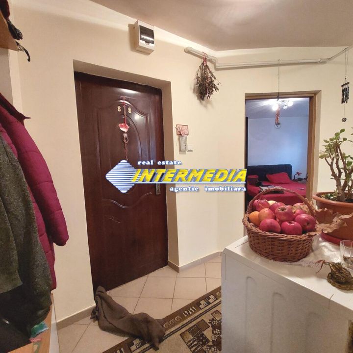 Garsoniera de vanzare in Cetate etaj 1 decomandata – fotografia 1 din 8