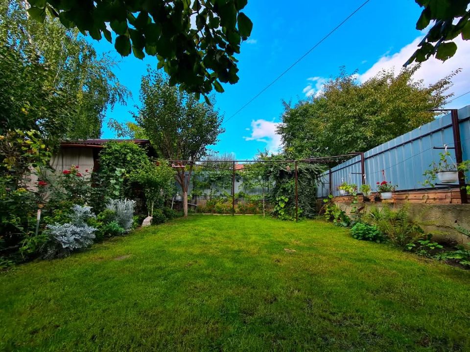 Casa unifamilială, 9 camere, 3 apartamente, 560mp teren – fotografia 2 din 13
