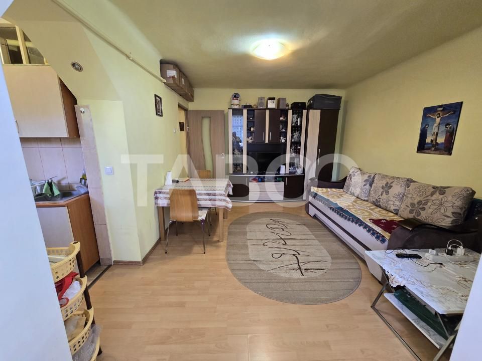 Garsoniera decomandata de vanzare 27 mpu mobilata in Terezian Sibiu – fotografia 1 din 10