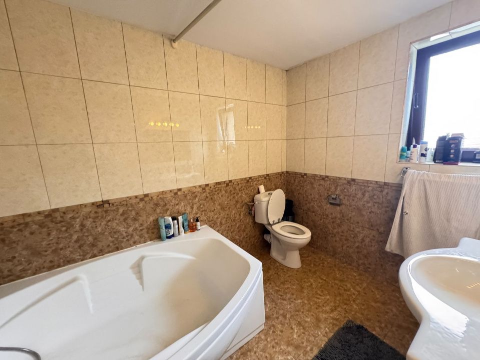 Vila premium de vanzare in Palas | Curte si parcare – fotografia 8 din 12