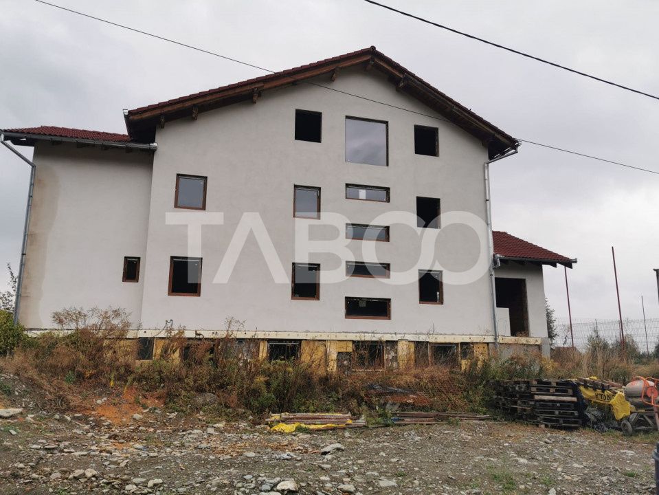 Pensiune  la Rosu480 mp de vanzare Statiune Climaterica Sambata de Sus – fotografia 3 din 9
