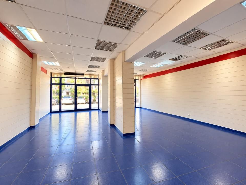 Spatiu comercial de vanzare in Oradea, vad comercial intens si vizibilitate – fotografia 2 din 5