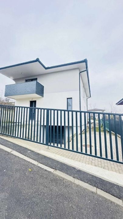 Casă nouă, modernă și spațioasă în centru Dezmir 203 mp cu garaj – fotografia 4 din 8