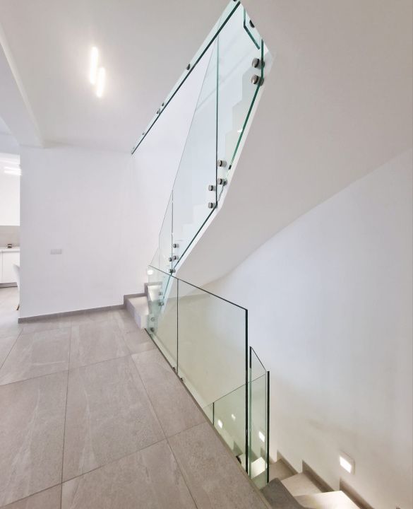 Casa moderna in Dambul Rotund – fotografia 8 din 13