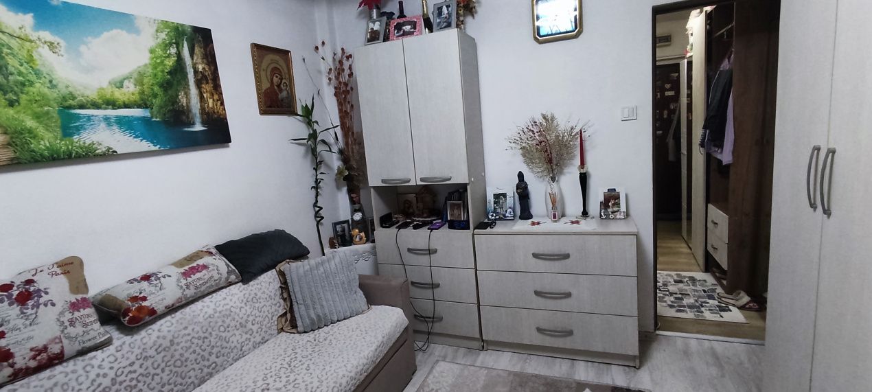Garsonieră cochetă, mobilată, vedere panoramică, parcare inclusă – fotografia 2 din 9