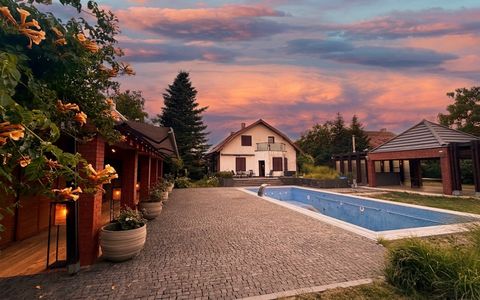 Proprietate exclusivistă cu 7.000 mp teren, piscină și multiple spații adiacente
