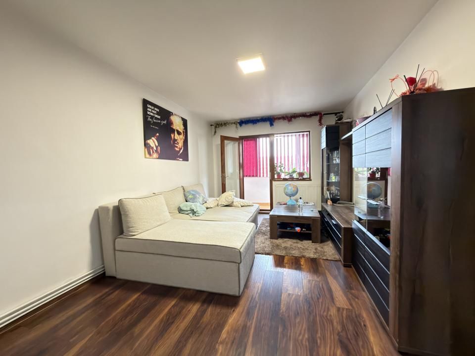 Apartament 3 camere, decomandat, 53 mp - zona Lipovei – fotografia 2 din 14