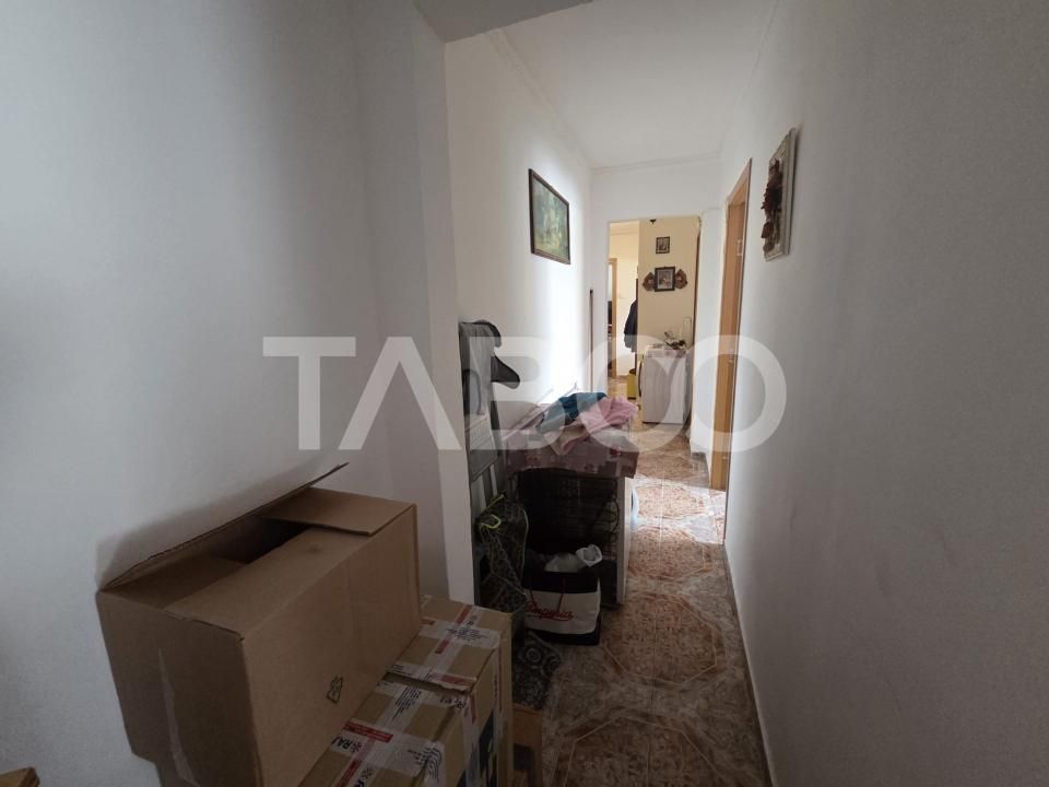 Apartament 3 camere decomandat zona 1 Decembrie 75mp si boxa la subsol – fotografia 8 din 11