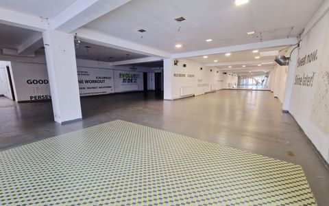 Spatiu comercial versatil, pe strada Plopilor