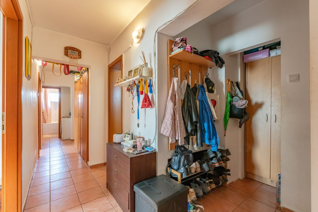 Apartament 4 camere de vânzare – 80 mp – Str. Carpaților – Vedere Tampa – fotografia 6 din 9