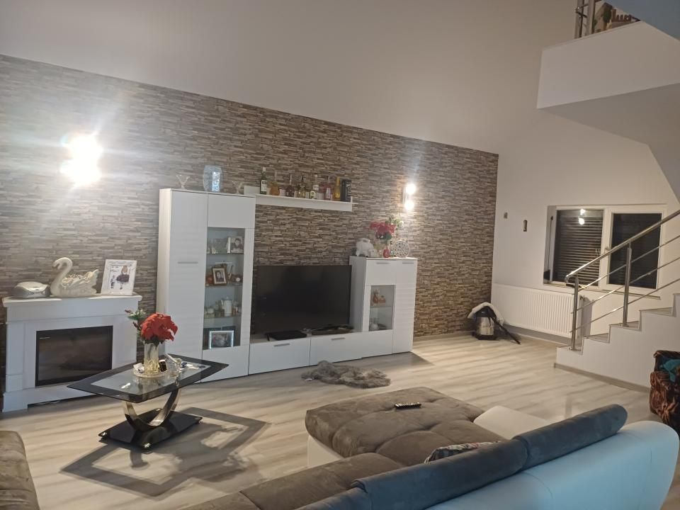 Vilă 4 camere cu garaj dublu, teren 500 mp, Albota – zonă centrală – fotografia 1 din 7