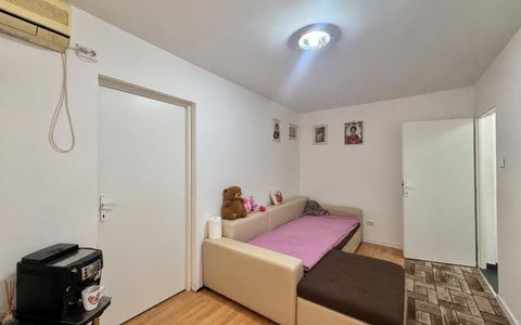 Apartament 2 camere, etaj 1, zona Piata-Doina