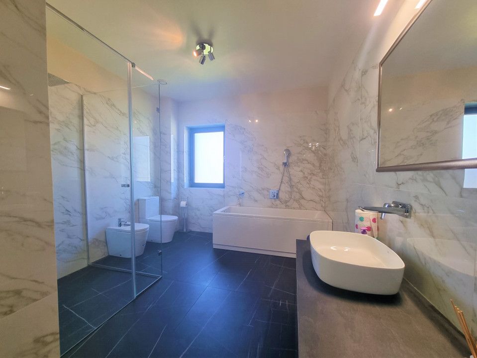 Eleganta, intimitate si tehnologie – casa premium in cartierul Terra – fotografia 26 din 32