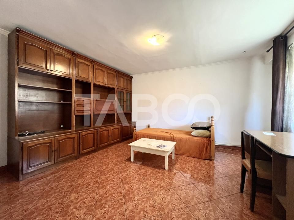 Apartament cu 3 camere de vanzare cu boxa si lift in Manastur zona BIG – fotografia 3 din 11