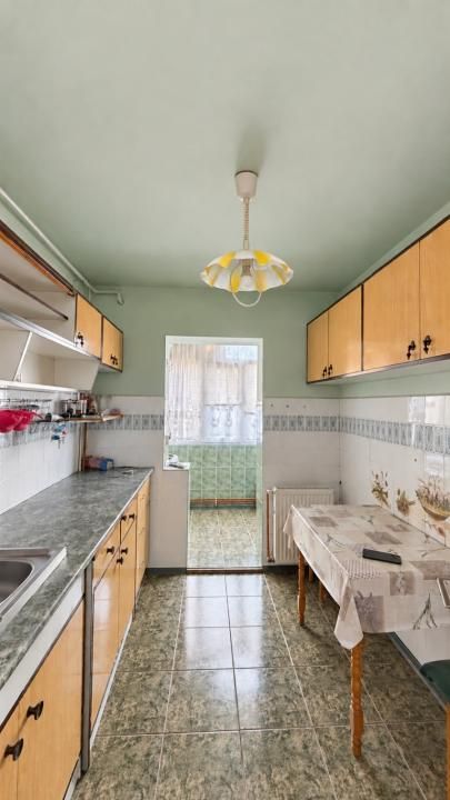 Apartament spatios cu 3 camere, 55 mp utili, etaj 3 - zona Lipovei – fotografia 1 din 8