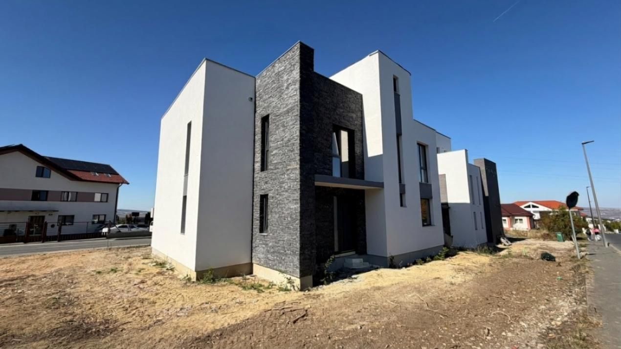 Casă cu terasă panoramică de 120 mp, 4 dormitoare și 4 băi – zona cartier Europa – fotografia 3 din 11