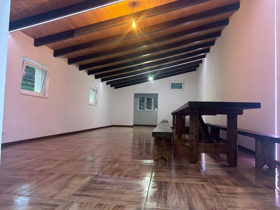 Cabana cu vedere la lac, 8 camere, 200 mp, 1800 mp teren, zona Colibita – fotografia 32 din 34