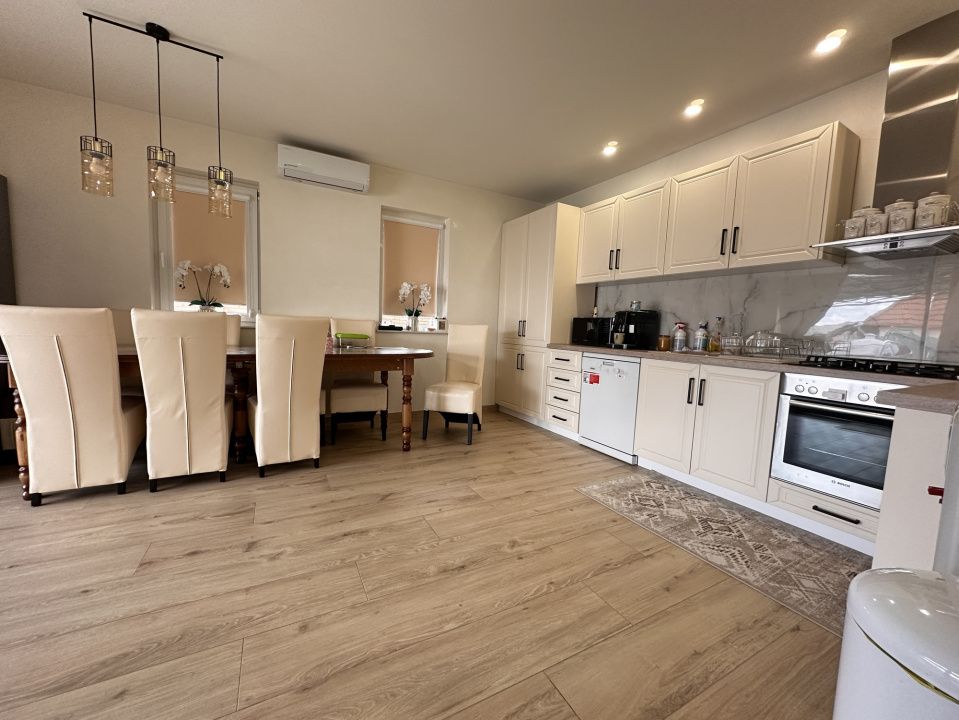 Casa Finisata 6 camere 681 mp.Teren Micesti Renovata Modern Curte Gard Utiliati – fotografia 58 din 68