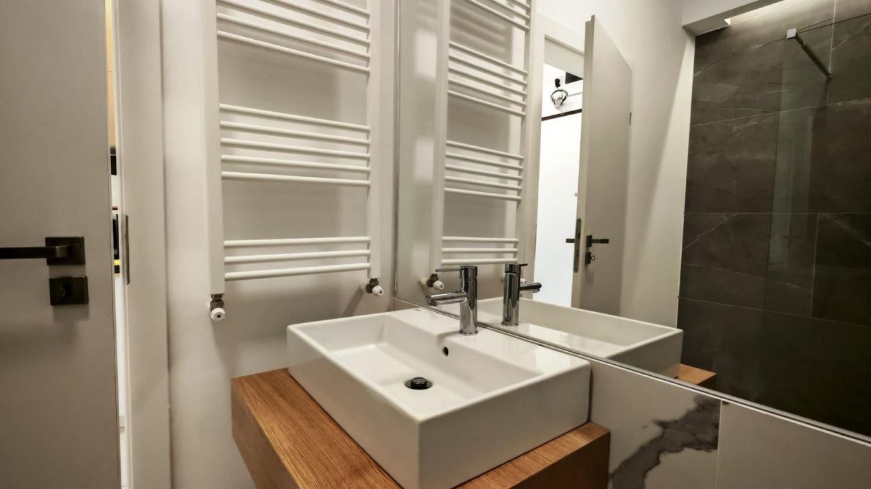 Studio spațios cu balcon mare și vedere laterală la mare în Tomis Vila – fotografia 6 din 15