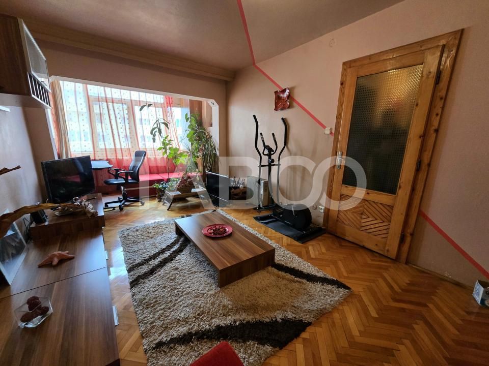 Apartament decomandat de vanzare etaj intermediar lift Vasile Aaron – fotografia 2 din 10