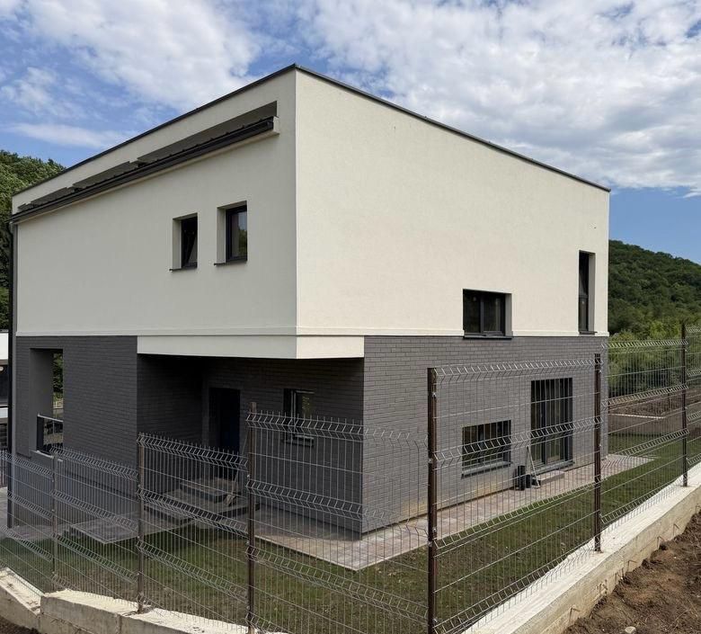Casă nouă cu priveliște spre pădure în zona Făget – Drumul Sfântul Ioan – fotografia 2 din 10