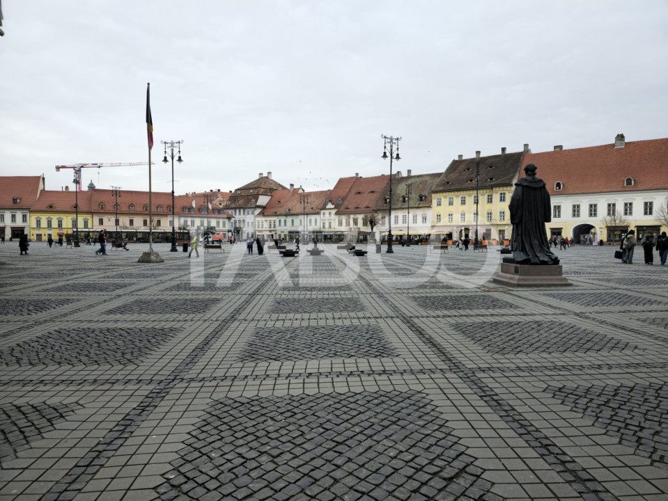 Apartament decomandat de vanzare cu pivnita in Centrul Istoric Sibiu – fotografia 2 din 13