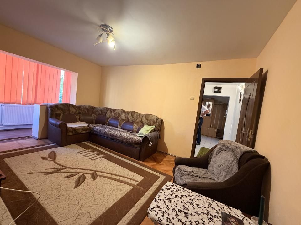 Apartament 3 camere, semidecomandat, 55 mp utili, mobilat, etaj 3 -Girocului – fotografia 1 din 10