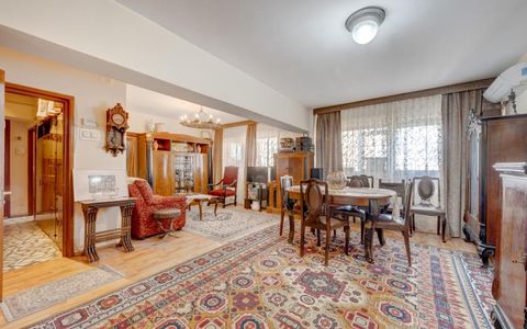 Apartament de 4 camere cu 3 băi, 137mp, centrală proprie, bloc 1983!