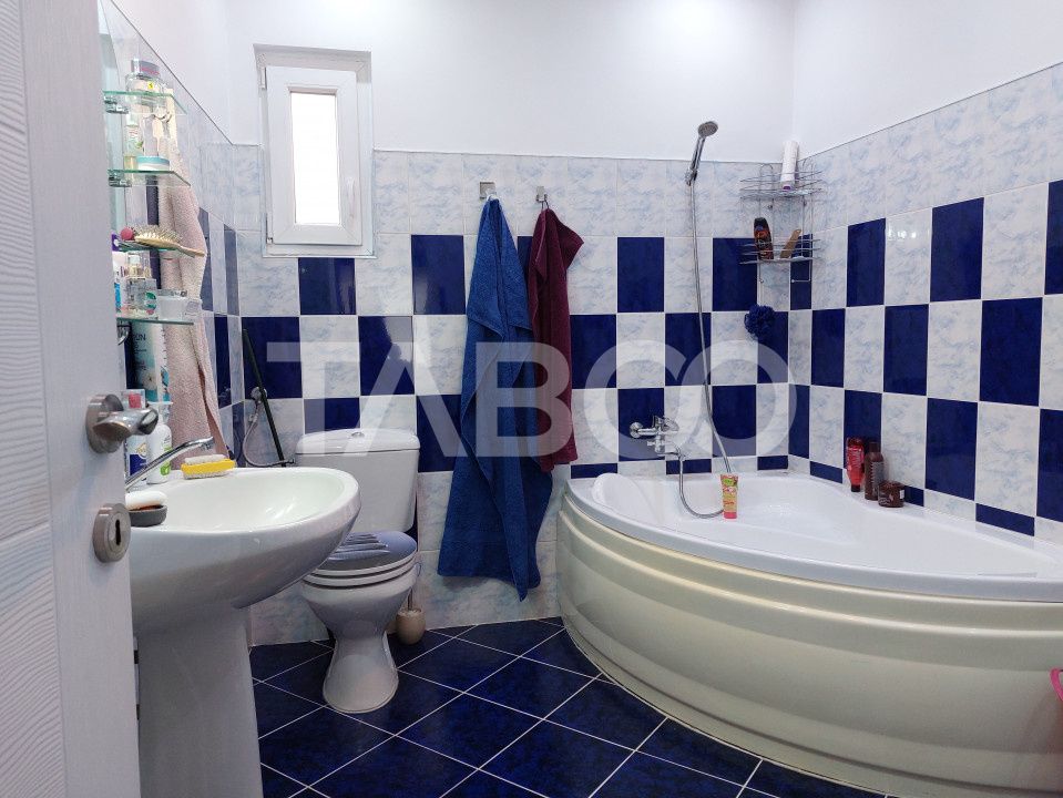 Casa si curte pretabila pentru 2 familii 980 mp teren liber Cisnadie – fotografia 11 din 32