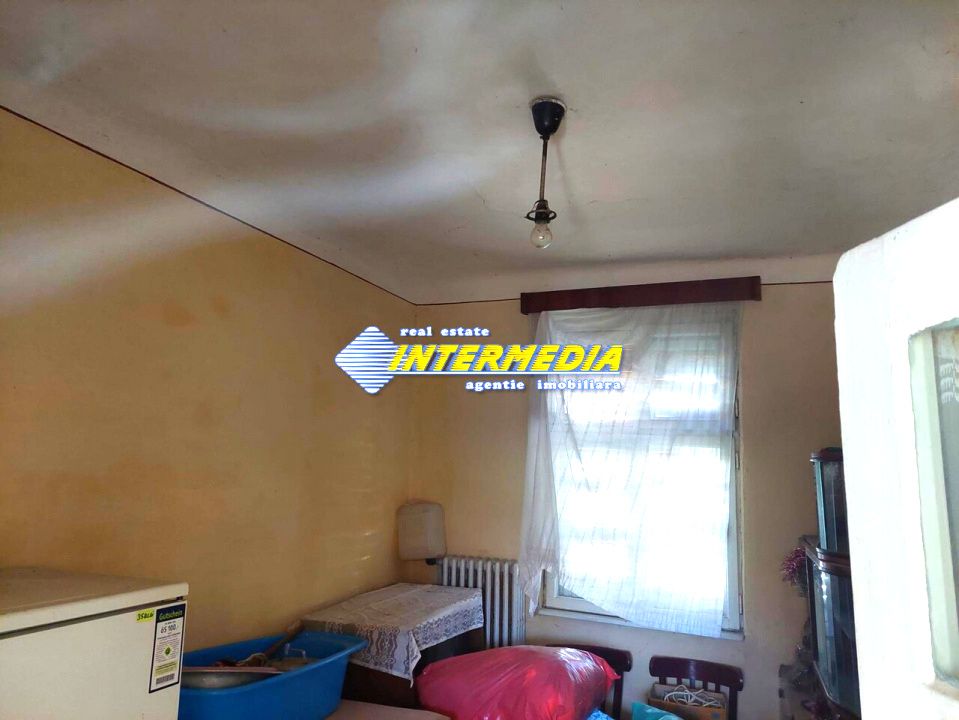 Casa de vanzare in Centru pozitie buna, asfalt, Ideal afacere! – fotografia 8 din 9
