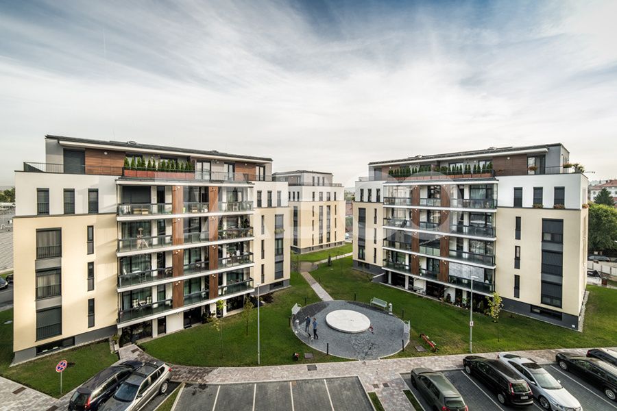 Apartament de vanzare 4 camere balcon boxa lift bloc nou zona Centrala – fotografia 3 din 20