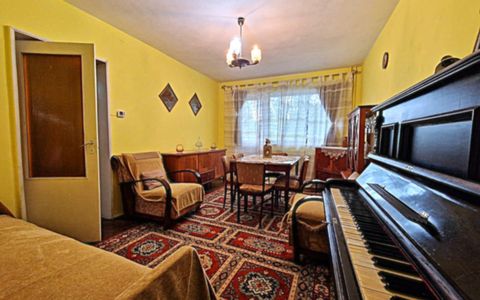 Apartament spatios, etaj intermediar, zona Academiei de muzica