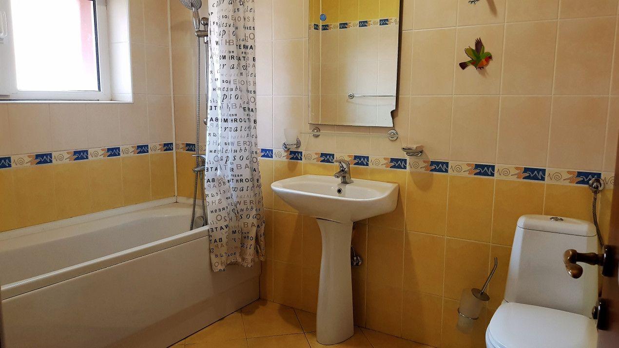 Casa frumoasa cu garaj si curte proprie in Buna Ziua – fotografia 13 din 18