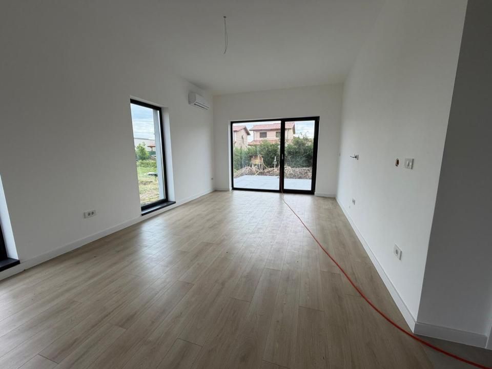 Triplex in Sacalaz | Finisaje premium | 4 camere | Asfalt | 2 balcoane – fotografia 3 din 15