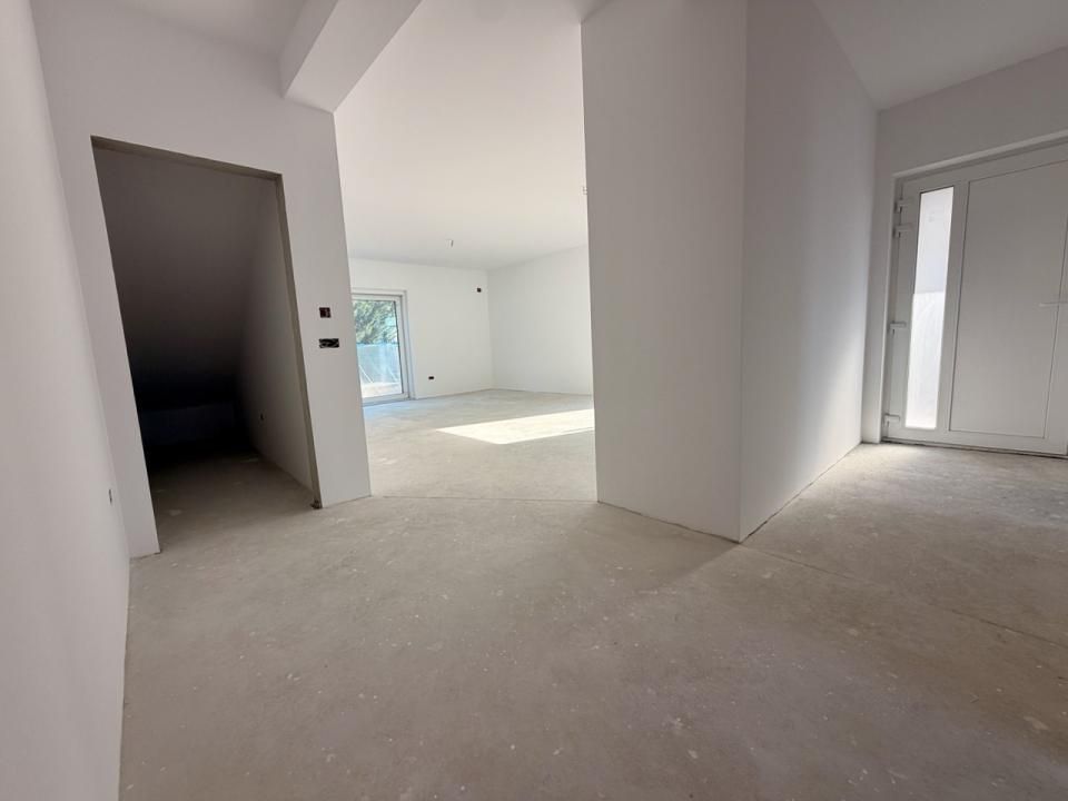 Duplex semicentral cu 4 camere - Dumbravita – fotografia 15 din 19