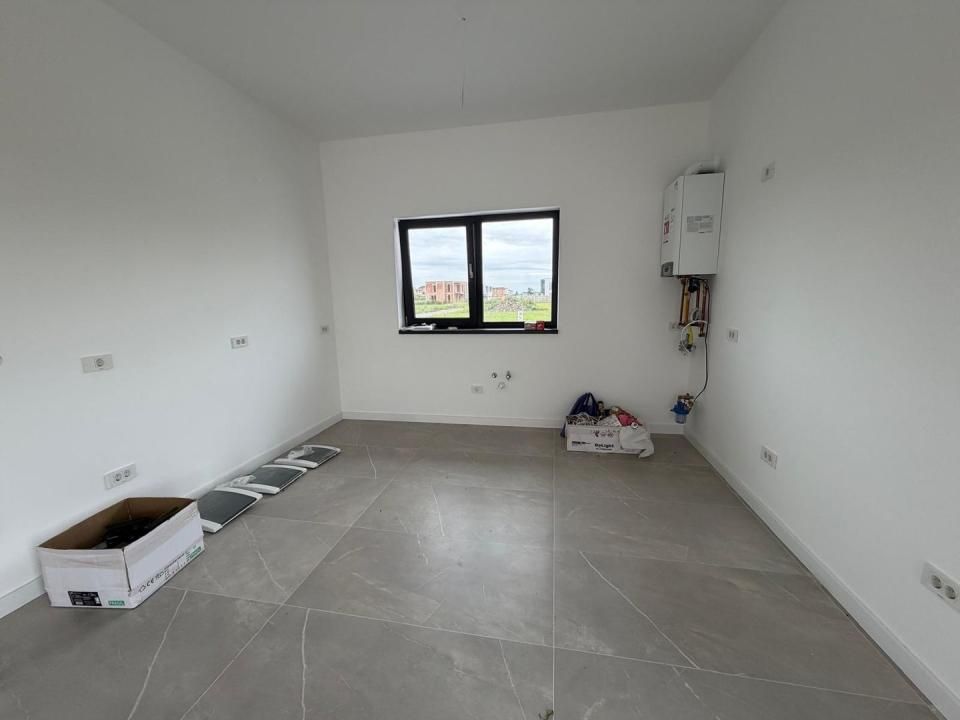 Triplex in Sacalaz | Finisaje premium | 4 camere | Asfalt | 2 balcoane – fotografia 5 din 15