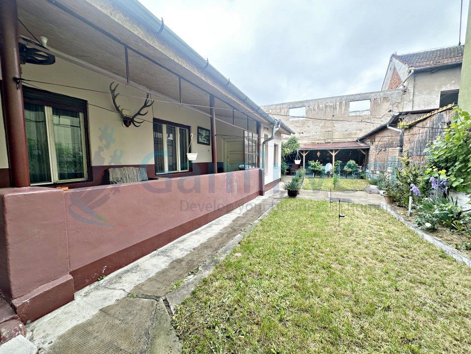 Casa cu 3 apartamente individuale de vanzare, 2 min de Sirul Canonicilor, Oradea – fotografia 1 din 8